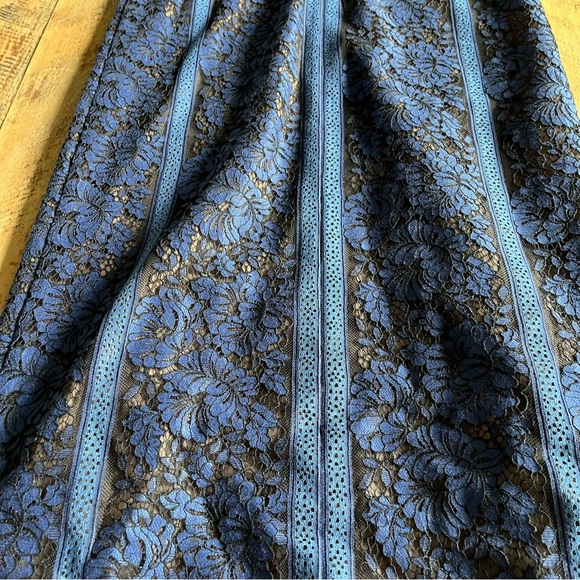 BCBG Maxazria Cailean blue and black Lace Gown SZ 2 - Picture 5 of 15